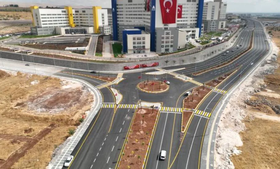 Şanlıurfa Büyükşehir Belediyesi'nden Şehir Hastanesi Önünde Ulaşım Düzenlemesi