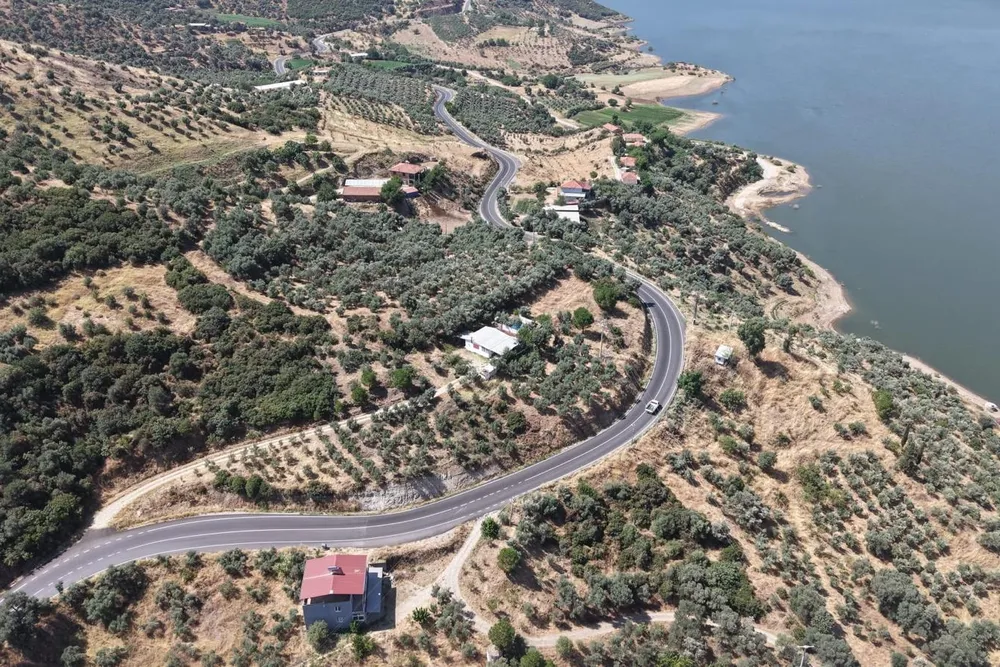 Beydağ’ın yıllardır beklediği yol hizmete açıldı
