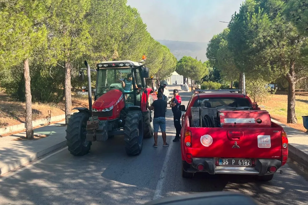 İzmir Foça'daki orman yangını için ekipler seferber oldu