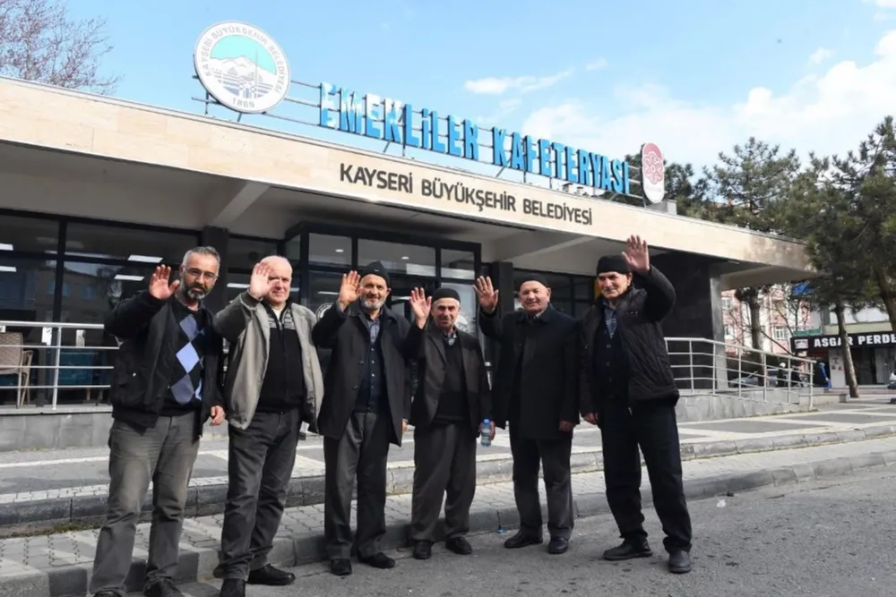 Kayseri Büyükşehir'den Emekliler Kafetaryaları