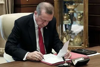 Görevden alma ve atamalar 'Resmi'leşti