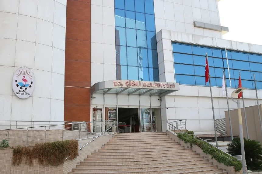 Çiğli Belediye Başkanı Yıldız’ın makam aracına silahlı saldırı!