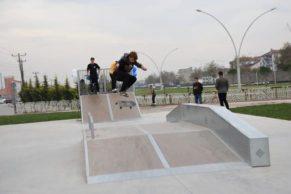 Bursa'da İnegöllü gençlere yeni kaykay park