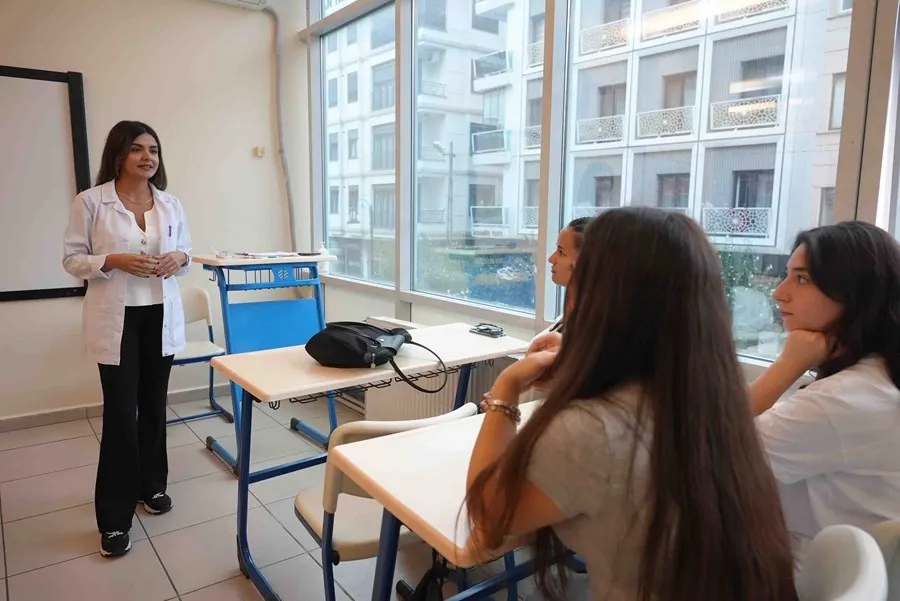 İstanbul Maltepe'de YKS hazırlık eğitimleri başladı