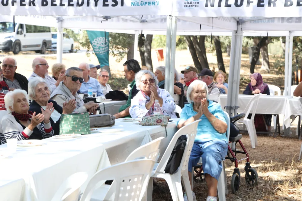 Bursa Nilüfer’de huzurevi sakinleri yaza piknikle veda etti