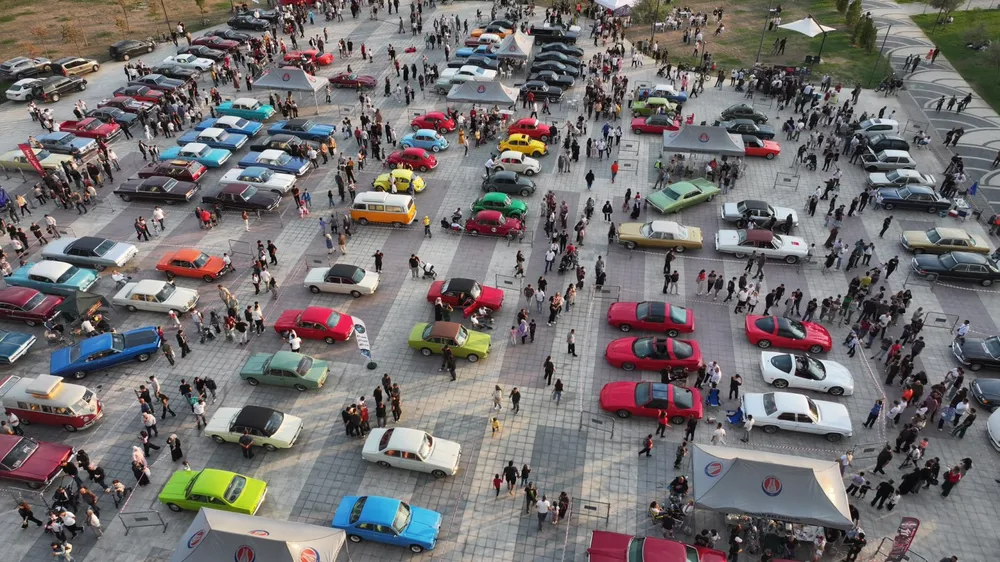 Sincan Park'ta Klasik Otomobillerle Nostalji Rüzgarı