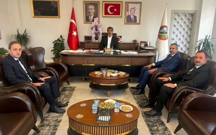 Erzurum İl Göç İdaresi Yetkilileri Belediye Başkanı Şenol Polat'ı Ziyaret Etti