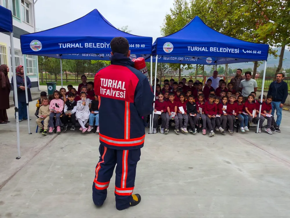 Turhal Belediyesi'nden Çevlikler İlkokulu'nda İtfaiye Haftası Etkinliği
