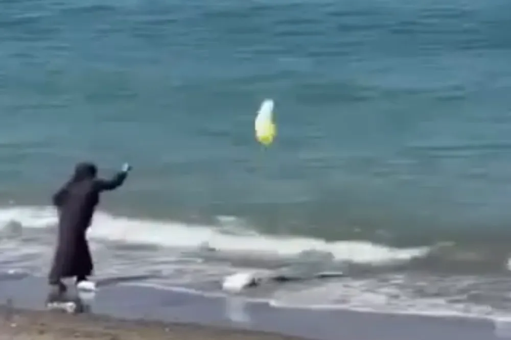Düzce Akçakoca’da piknik sonrası çöplerini denize attılar